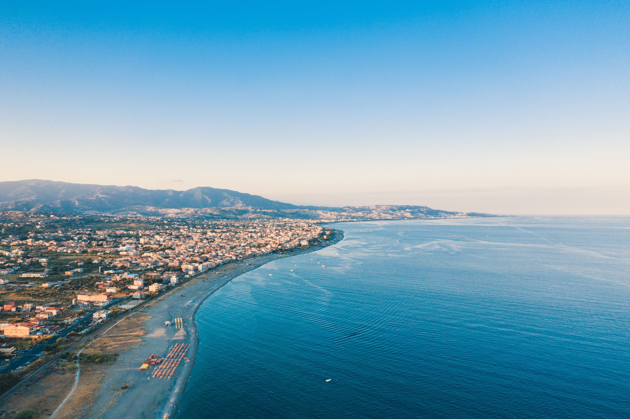 Panorama della costa e del centro abitato in Calabria - Siderno